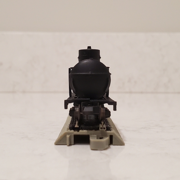 Model Power N Scale 3418 Three (3) Dome Tank Car Hercules Powder 575 - Picture 6 of 8